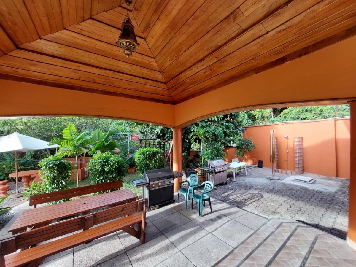 Beau Vallon Villa Self Catering With Pool Eksteriør billede